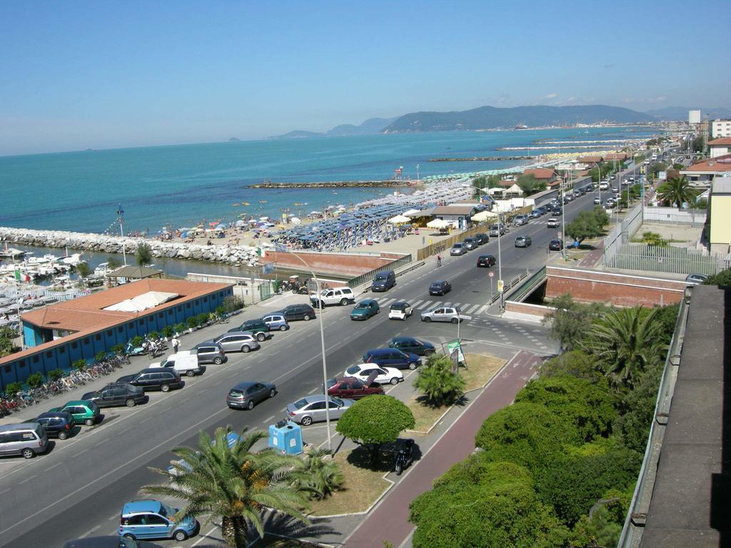 Comfort Beach House Marina di Massa Værelse billede